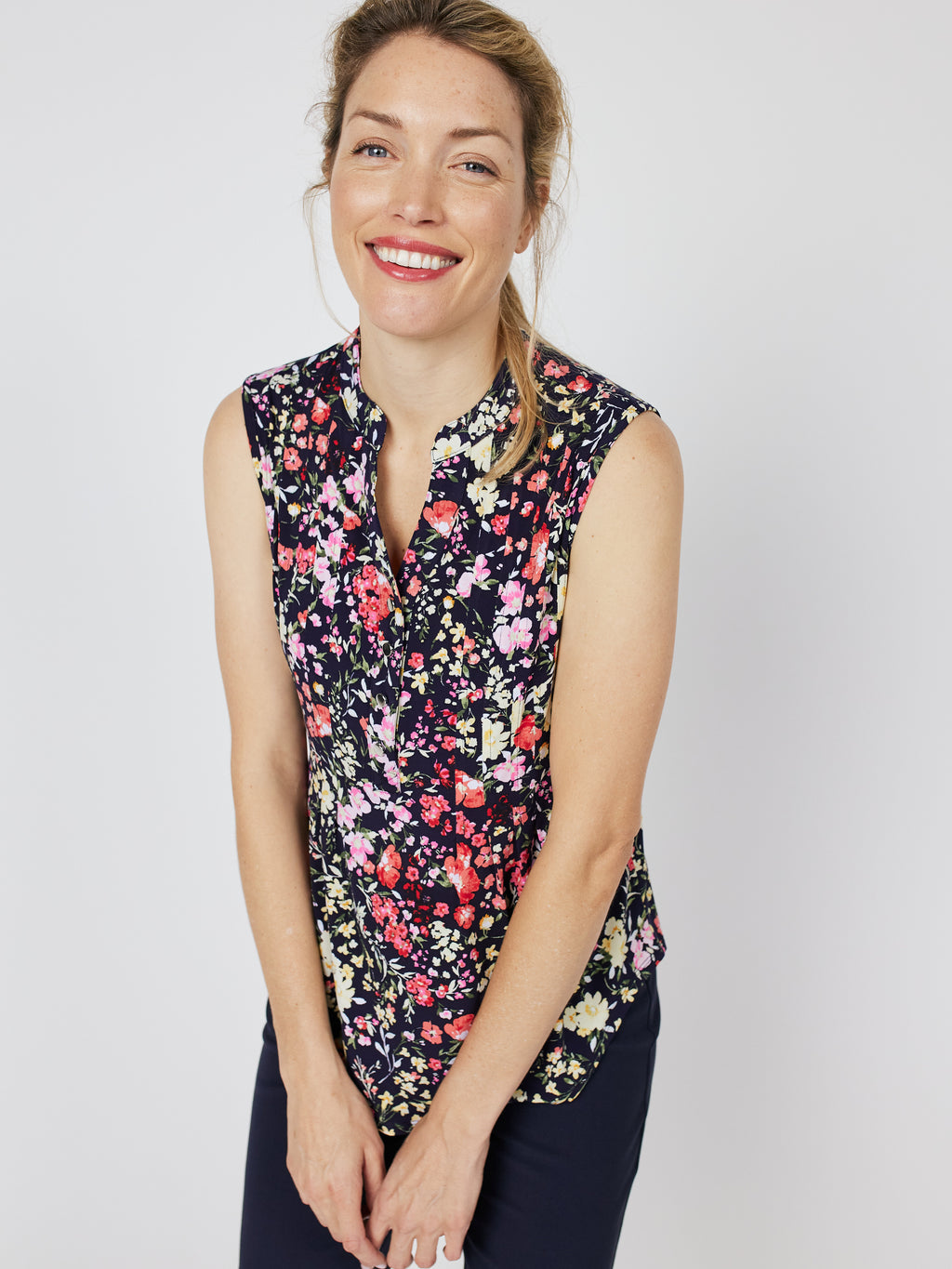 Roz & Ali Sleeveless Botanical Floral Popover